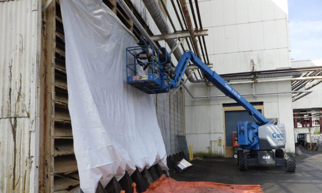 R0011701 worker on a lift at Alpha -4