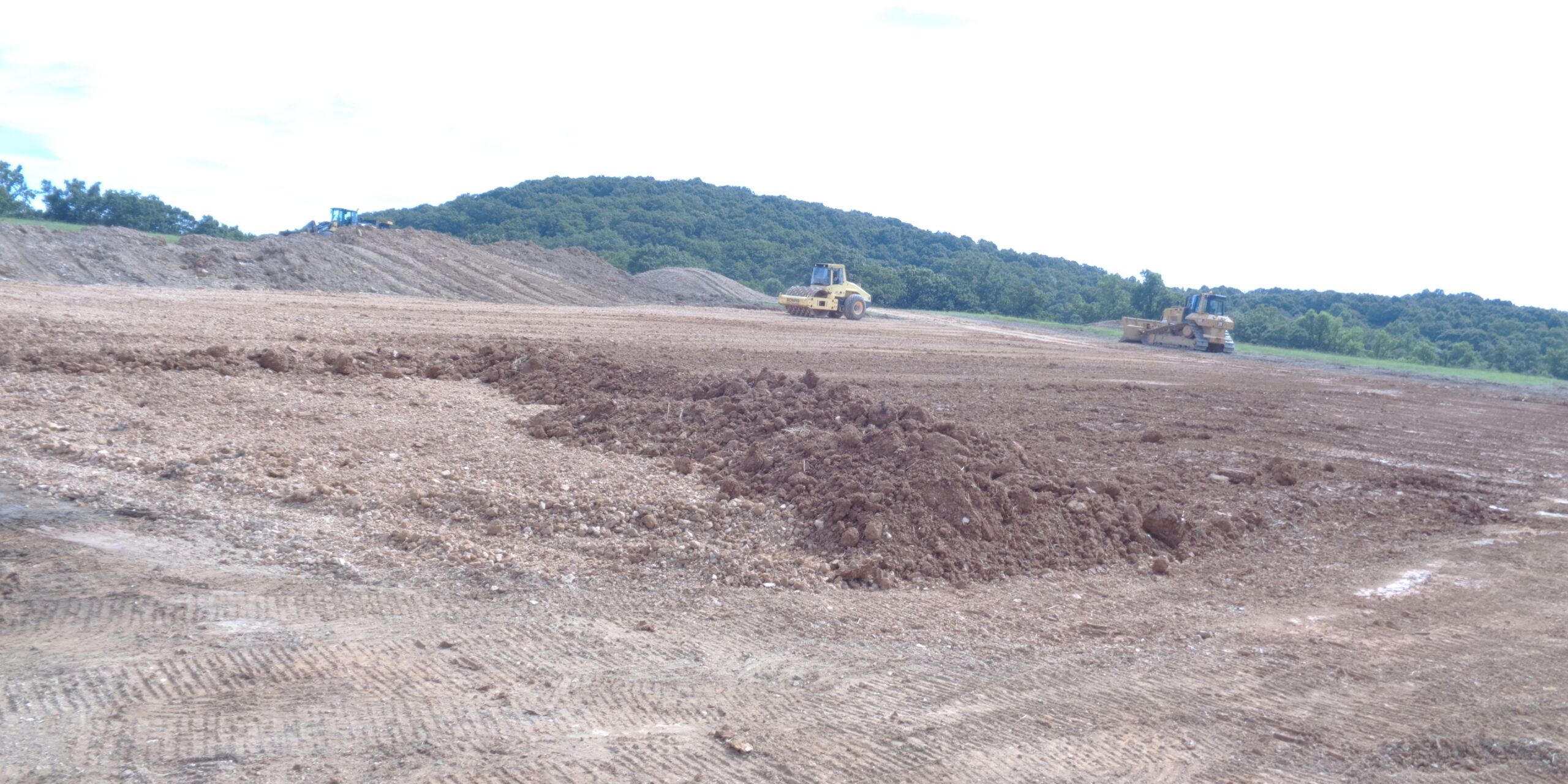 YPH-24-1161104 Grading on the sanitary landfill cap