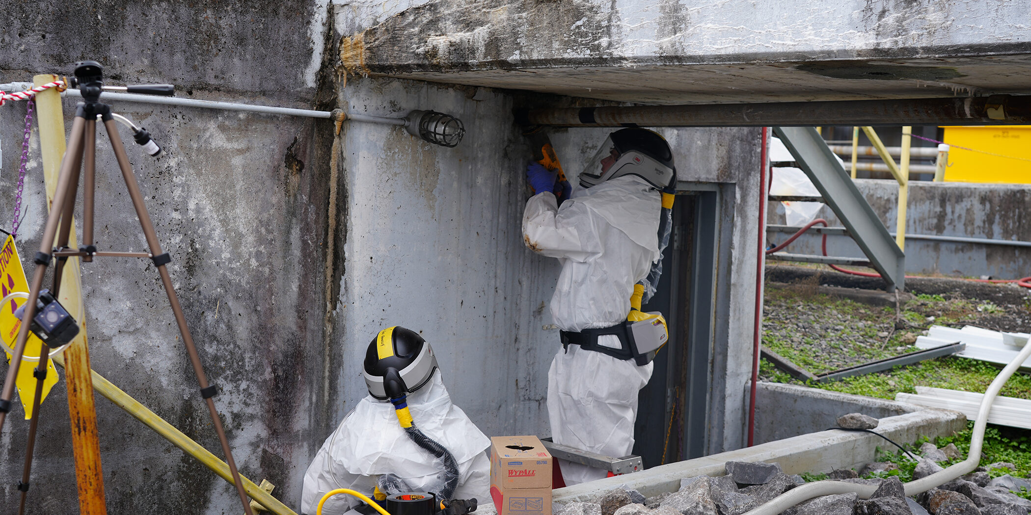 Two workers conducting electrical isolations at ORNL building 3518