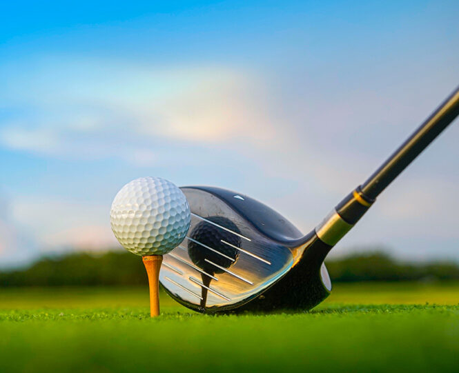 Golf,Clubs,And,Balls,On,A,Green,Lawn,In,A golf