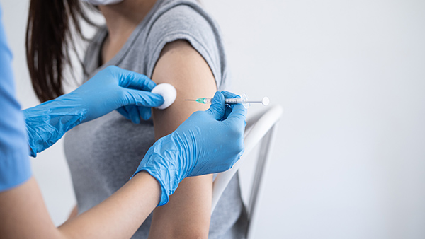 Hand,Of,Young,Woman,Nurse,,Doctor,Giving,Syringe,Vaccine,,Inject flu vaccine