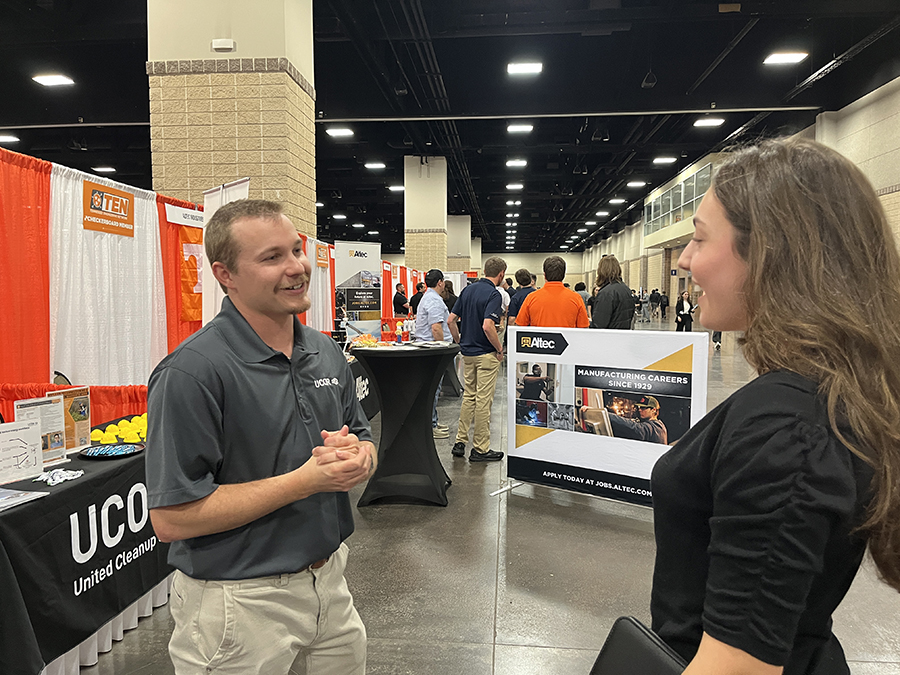Susan Reed Ucor UCOR representatives meet with UT students at Engineering Expo - UCOR