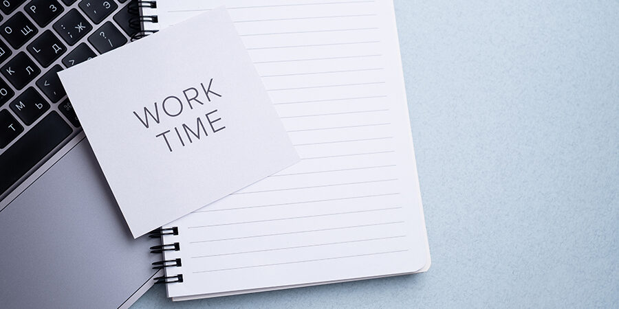‘work,Time’,Reminder,Note,On,Notebook,And,Desk,Setup.,Focused