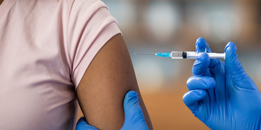 Doctor,Or,Nurse,Hands,In,Blue,Medical,Gloves,Making,Injection